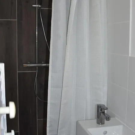 Apartment Cosy 3 Pieces - 6 Personnes, Balcon, Centre, Proche Commerces Et Telepherique - Fr-1-464-12 *
